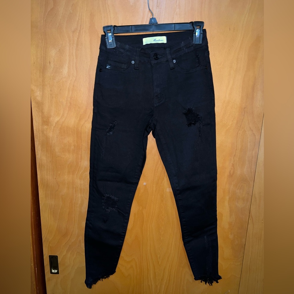 NWOT black distressed crops sz 3/25